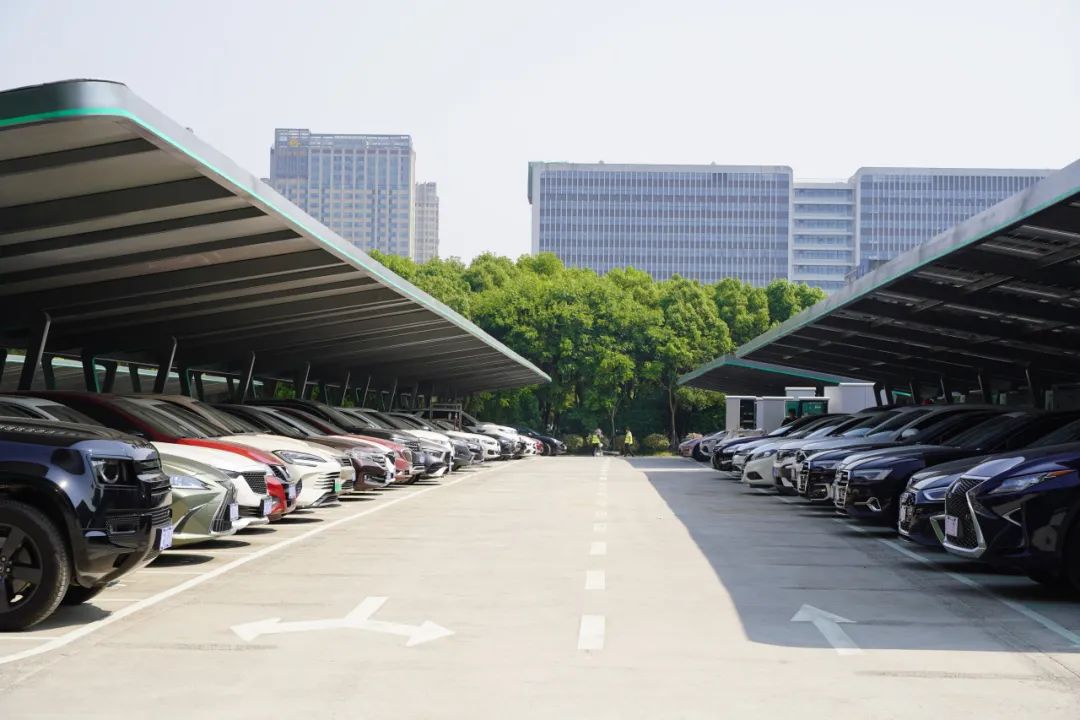 “五一”期間，西寧43處機關事業單位臨街停車場為市民提供方便